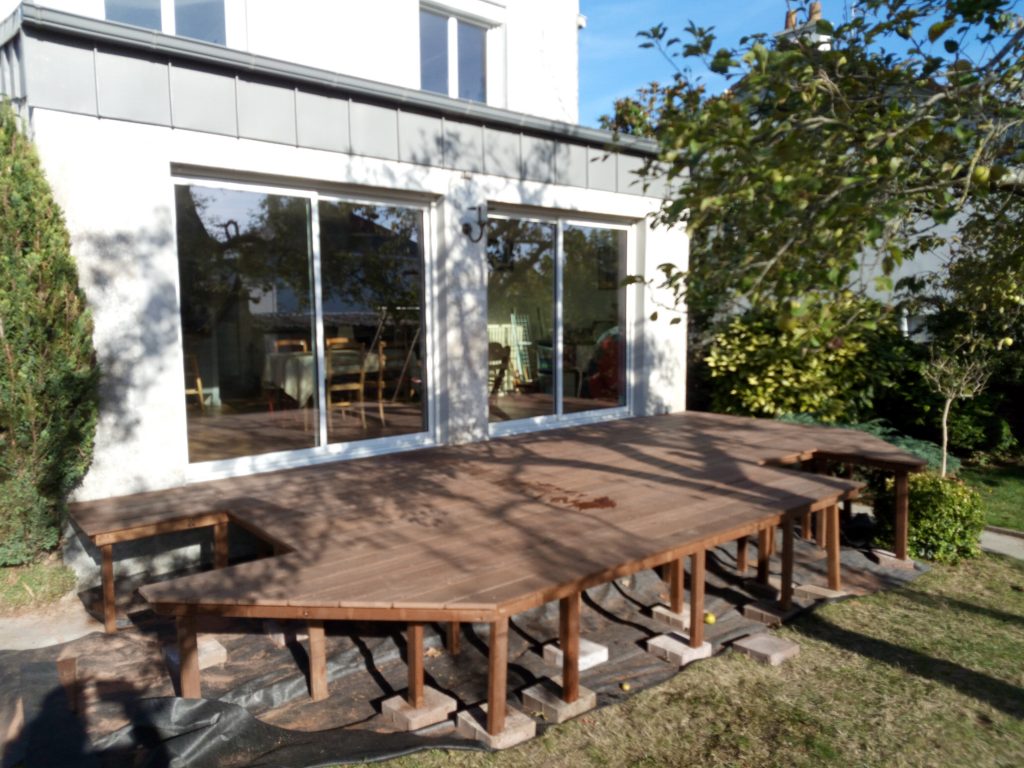 Terrasse en bois sur-élevée